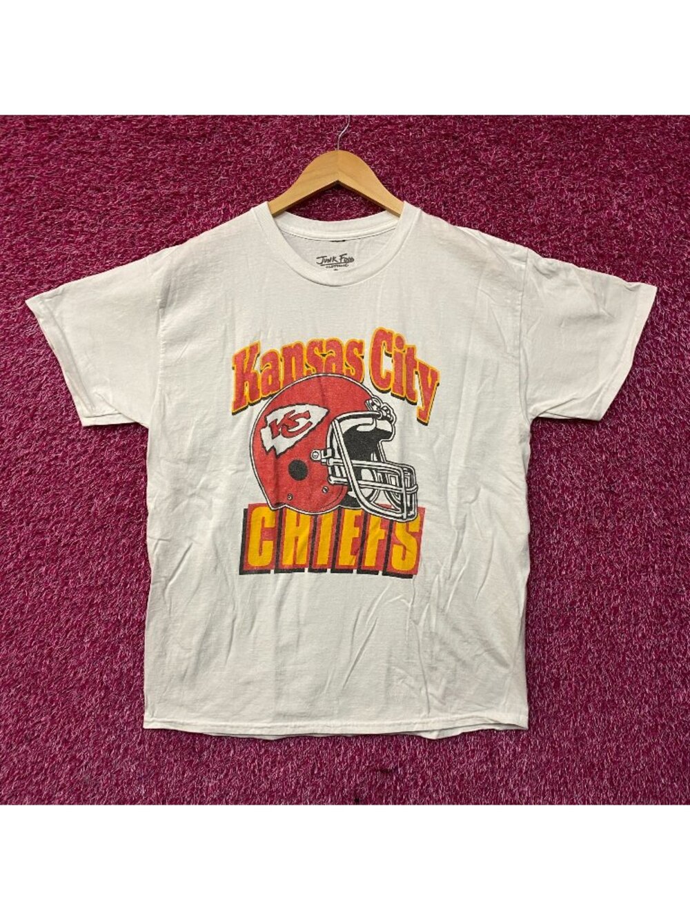 NFL Kansas City Chief Vintage Style Helmet Logo Football T-Shirt Medium